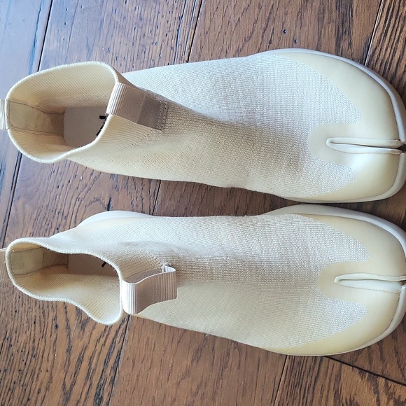 Tabi Hightop Women - Off-white. Size 7